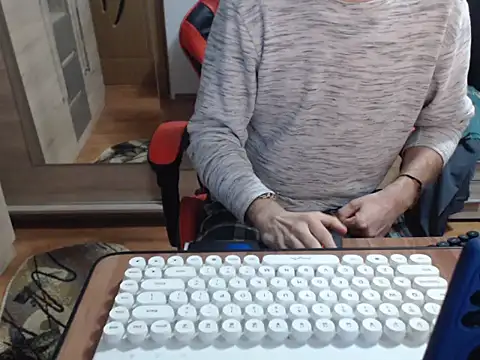 Snapshot of uncutguy01 chatting on October 8, 2025, 5:09 am uncutguy01 online show from October 8, 2025, 5:09 am