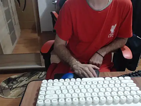 Snapshot of uncutguy01 chatting on September 27, 2025, 5:02 am uncutguy01 online show from September 27, 2025, 5:02 am