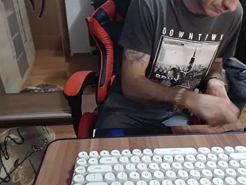 Snapshot of uncutguy01 chatting on September 18, 2025, 4:26 am uncutguy01 online show from September 18, 2025, 4:26 am