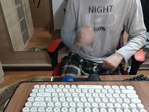 Snapshot of uncutguy01 chatting on October 16, 2025, 4:32 am uncutguy01 online show from October 16, 2025, 4:32 am