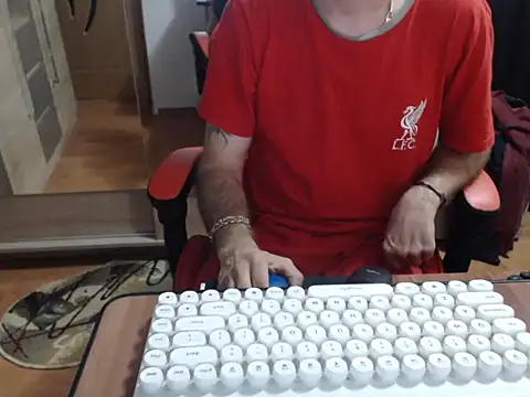 Snapshot of uncutguy01 chatting on September 28, 2025, 5:03 am uncutguy01 online show from September 28, 2025, 5:03 am