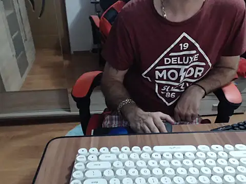 uncutguy01 online show from September 8, 2025, 4:17 pm