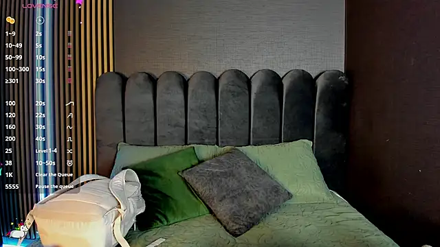 Nicolette ks  online show from December 20, 2025, 4:04 am