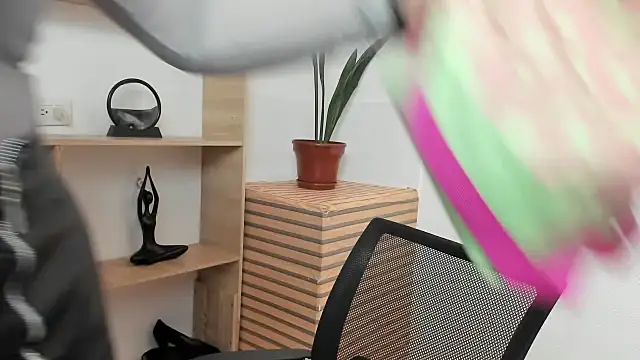 LinaBrowm online show from December 1, 2025, 7:48 pm