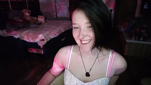 Snapshot of Kira_Bakker chatting on October 6, 2025, 3:35 pm Kira Bakker online show from October 6, 2025, 3:35 pm