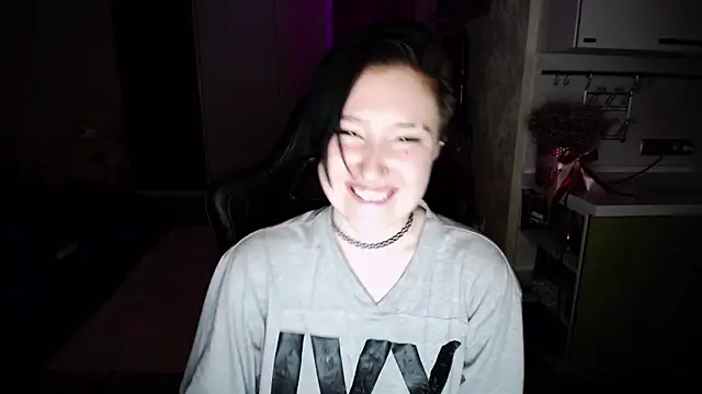 Kira Bakker online show from March 1, 2025, 3:27 pm