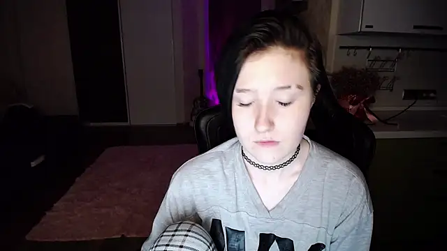 Kira Bakker online show from March 2, 2025, 3:52 pm