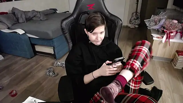 Snapshot of Kira_Bakker chatting on November 19, 2025, 1:16 am Kira Bakker online show from November 19, 2025, 1:16 am