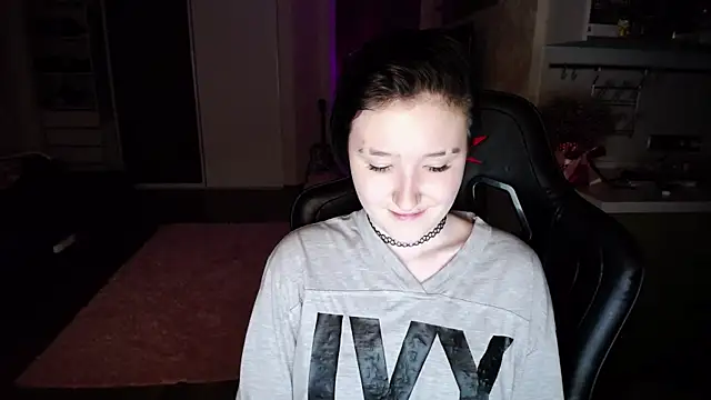 Kira Bakker online show from February 26, 2025, 10:04 pm