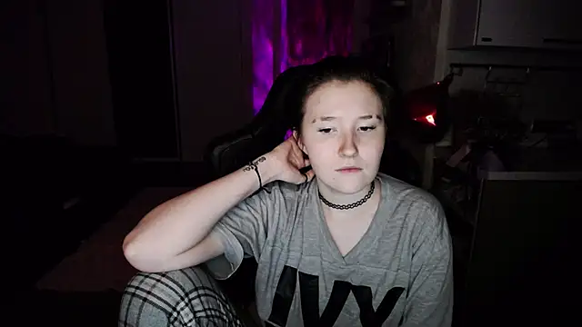 Kira Bakker online show from March 11, 2025, 10:20 pm
