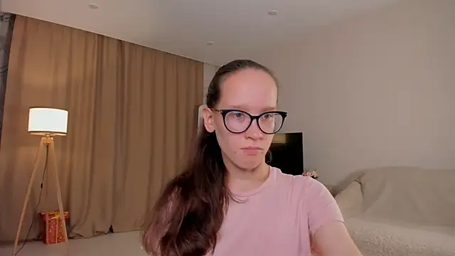 BettyBrowni online show from October 5, 2025, 4:09 pm