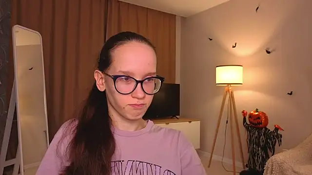 BettyBrowni online show from November 24, 2025, 4:07 pm