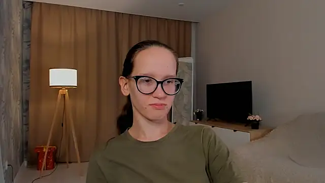 BettyBrowni online show from September 19, 2025, 4:11 pm