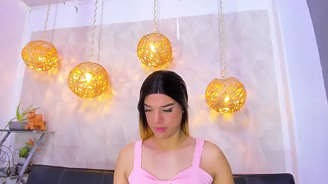 victoria aleia  online show from February 5, 2025, 8:04 pm
