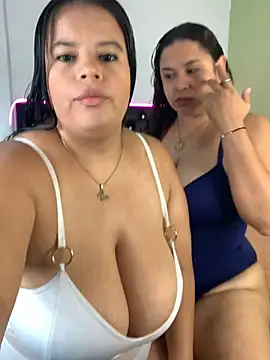 twocurvylatins online show from April 21, 2026, 9:05 am