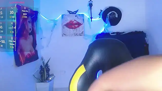 Snapshot of Charlotte_mh chatting on October 14, 2025, 12:50 pm Charlotte mh online show from October 14, 2025, 12:50 pm