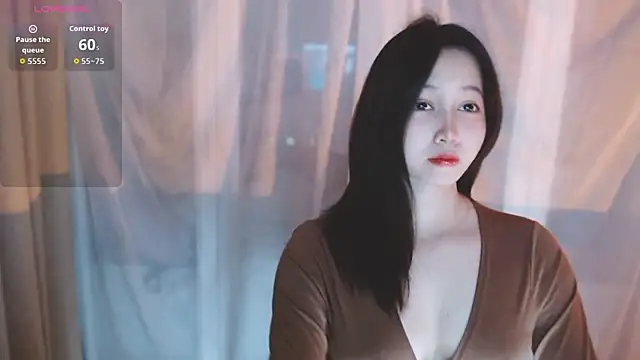 Snapshot of Lin_SiYee chatting on October 16, 2025, 10:23 am Lin SiYee online show from October 16, 2025, 10:23 am