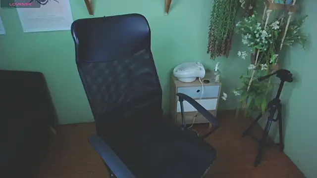 Fernanda   online show from November 6, 2025, 5:17 pm