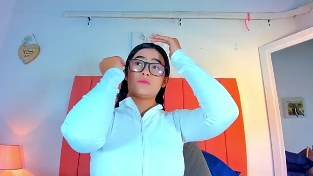 Snapshot of valen_rose0 chatting on October 24, 2025, 12:04 pm valen rose0 online show from October 24, 2025, 12:04 pm