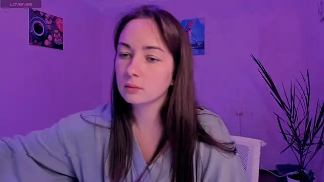 Snapshot of cClandesTina chatting on October 9, 2025, 7:47 pm cClandesTina online show from October 9, 2025, 7:47 pm