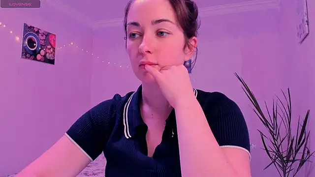 Snapshot of cClandesTina chatting on October 3, 2025, 10:33 pm cClandesTina online show from October 3, 2025, 10:33 pm