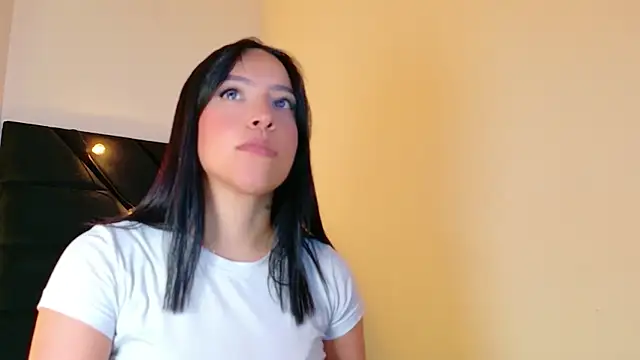 Snapshot of littleebluee chatting on July 7, 2026, 7:50 pm littleebluee online show from July 7, 2026, 7:50 pm