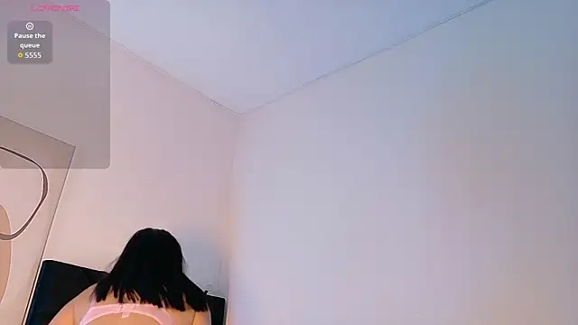 Snapshot of littleebluee chatting on July 10, 2026, 7:58 pm littleebluee online show from July 10, 2026, 7:58 pm