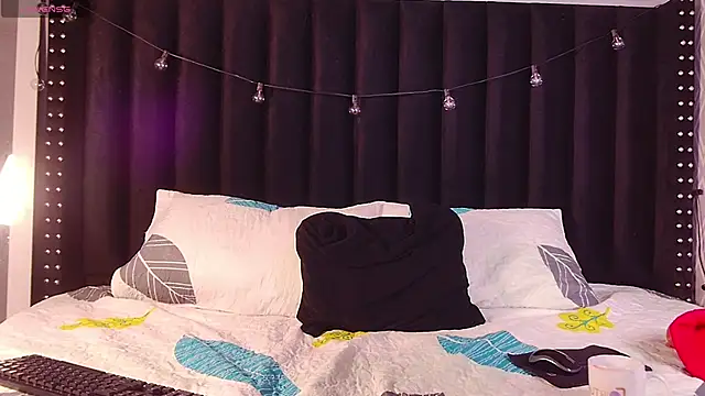 littleebluee online show from February 19, 2025, 3:06 am