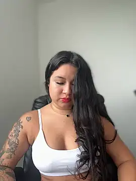 Pretty Isadora online show from January 14, 2026, 4:54 pm