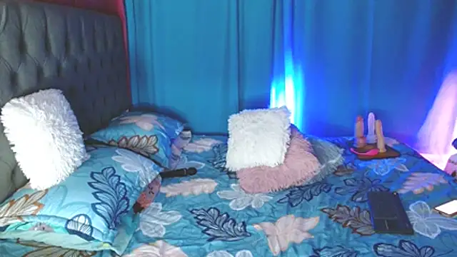 Kerly Lopez online show from April 15, 2026, 7:58 pm