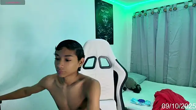 Snapshot of alejo_cute chatting on October 9, 2025, 7:58 pm alejo cute online show from October 9, 2025, 7:58 pm