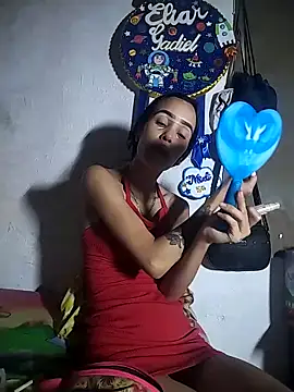 The-quee22 online show from November 6, 2025, 8:13 pm