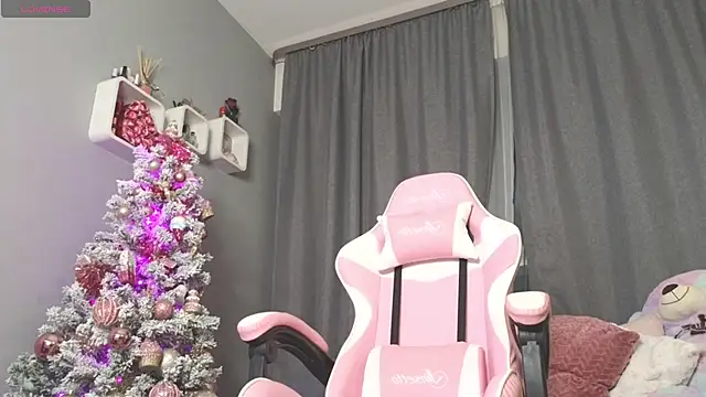 Snapshot of maddisonblush chatting on December 24, 2024, 10:28 pm maddisonblush online show from December 24, 2024, 10:28 pm