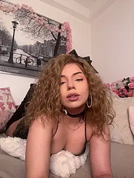 Snapshot of maddisonblush chatting on April 23, 2026, 4:30 pm maddisonblush online show from April 23, 2026, 4:30 pm