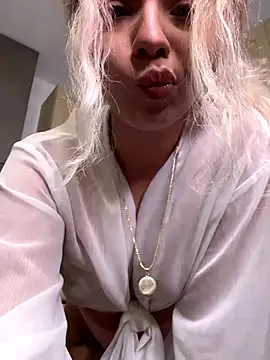 Snapshot of maddisonblush chatting on October 7, 2025, 7:48 pm maddisonblush online show from October 7, 2025, 7:48 pm