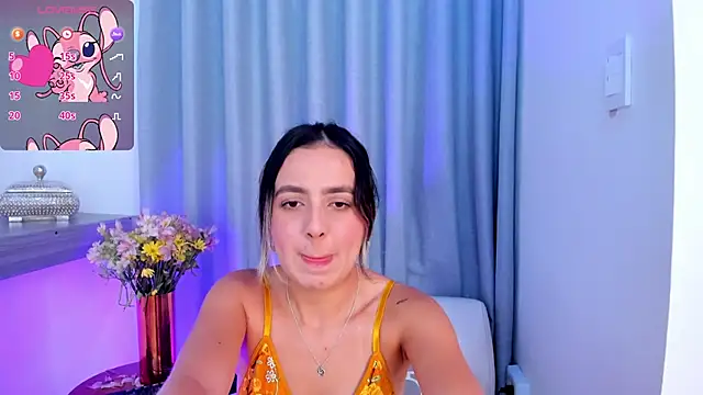 Lucyortiz  online show from February 8, 2025, 4:14 pm
