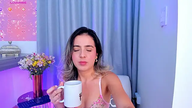 Lucyortiz  online show from February 3, 2025, 6:49 pm