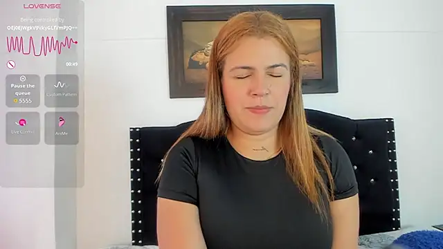 Alexandra Torress online show from November 28, 2025, 5:24 pm