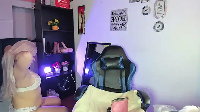 Snapshot of Amy_hoy69 chatting on October 9, 2025, 3:18 am Amy hoy69 online show from October 9, 2025, 3:18 am