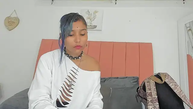 Snapshot of satsu_u chatting on October 17, 2025, 7:04 pm satsu u online show from October 17, 2025, 7:04 pm