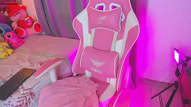 Snapshot of Mia_coxx1 chatting on January 26, 2025, 7:10 am Mia coxx1 online show from January 26, 2025, 7:10 am