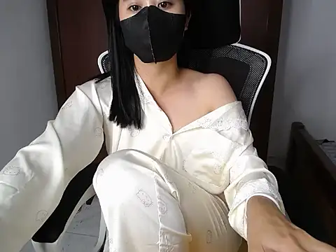 Snapshot of Lunobaby_204 chatting on October 24, 2025, 9:47 pm Lunobaby 204 online show from October 24, 2025, 9:47 pm