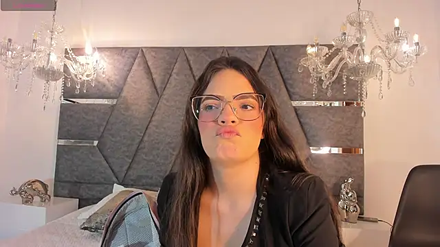 Snapshot of IsabellaGrey19 chatting on February 25, 2025, 8:00 pm IsabellaGrey19 online show from February 25, 2025, 8:00 pm