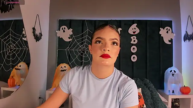 IsabellaGrey19 online show from October 15, 2025, 7:22 pm