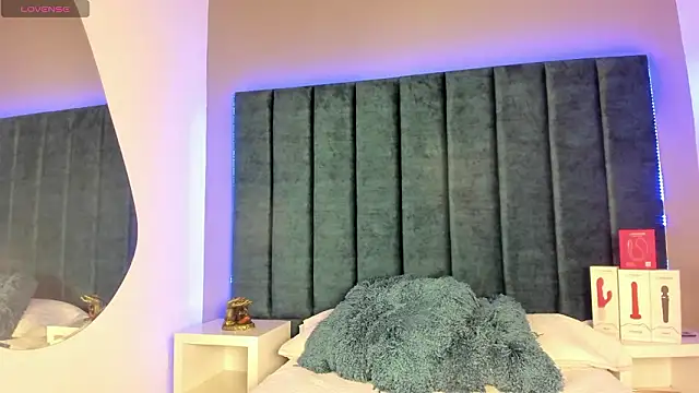 IsabellaGrey19 online show from January 14, 2026, 7:28 pm