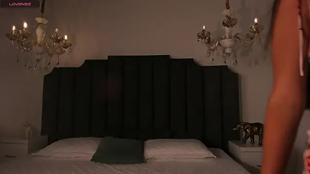 IsabellaGrey19 online show from September 23, 2025, 7:10 pm