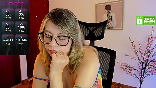Chanelll Taylorr  online show from February 10, 2025, 4:04 pm