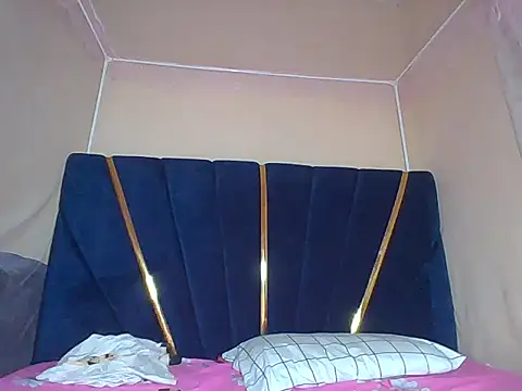 Snapshot of awino001 chatting on October 11, 2025, 1:17 am awino001 online show from October 11, 2025, 1:17 am