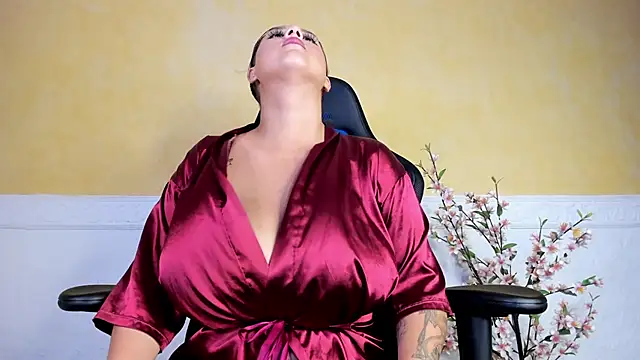 Snapshot of Lau_Beauty chatting on January 28, 2025, 4:18 am Lau Beauty online show from January 28, 2025, 4:18 am