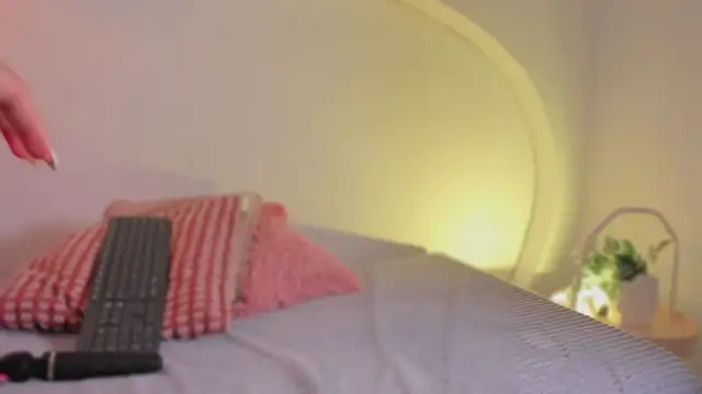 katiepeach  online show from March 24, 2026, 12:16 pm